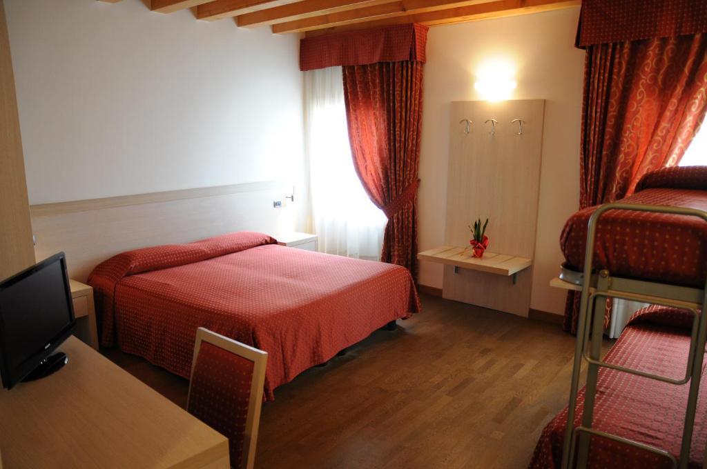 Hotel 5 Colonne Mirano Szoba fotó