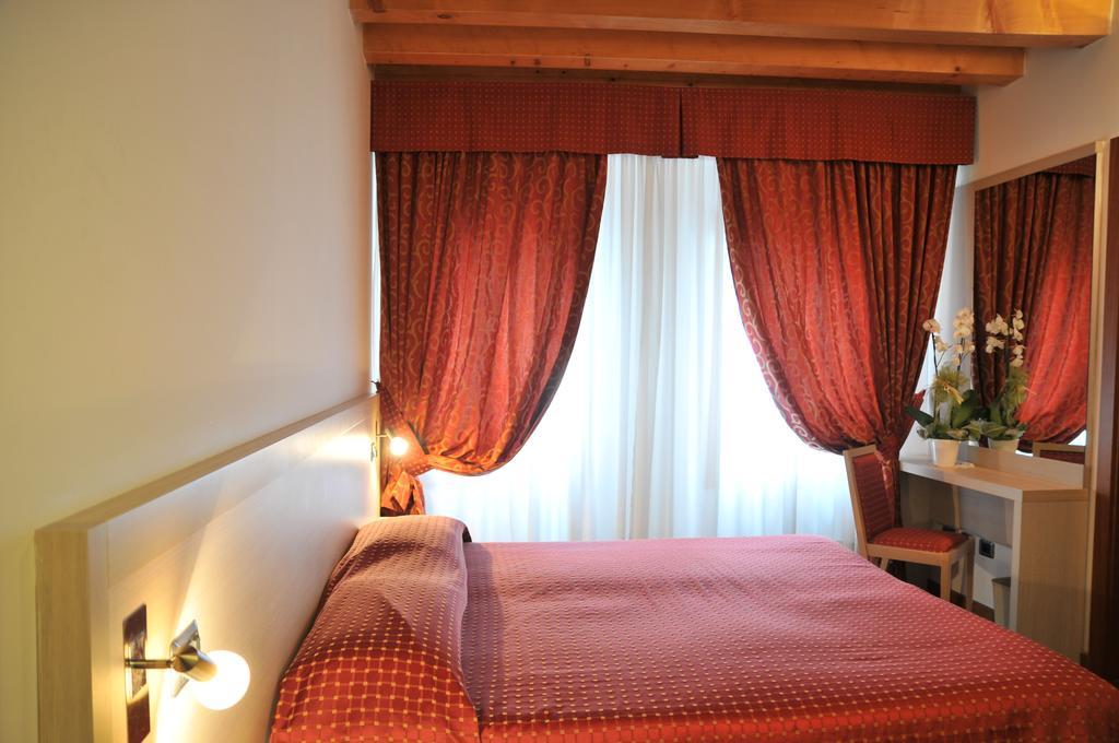 Hotel 5 Colonne Mirano Kültér fotó