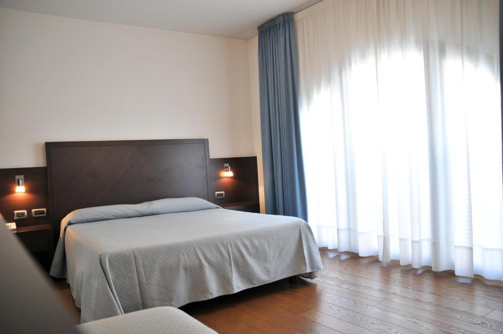 Hotel 5 Colonne Mirano Szoba fotó